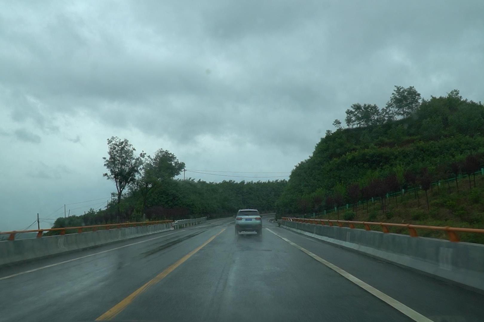 国道210铜川进入延安界许多年前这是关中通往陕北的主干道