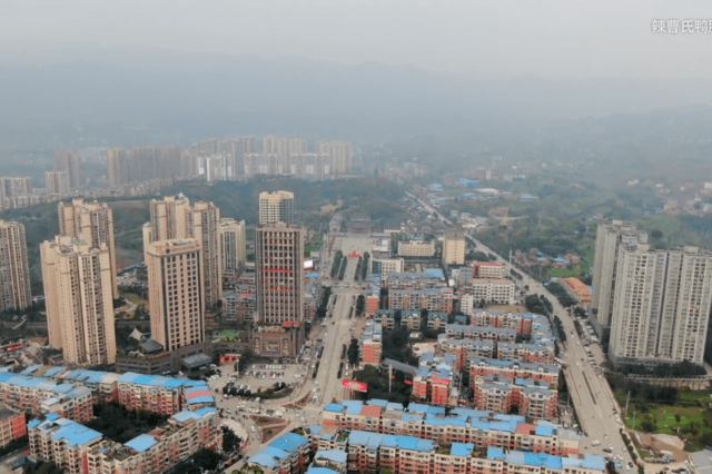 航拍 邻水县鼎屏镇飞黄桷树公园 视频