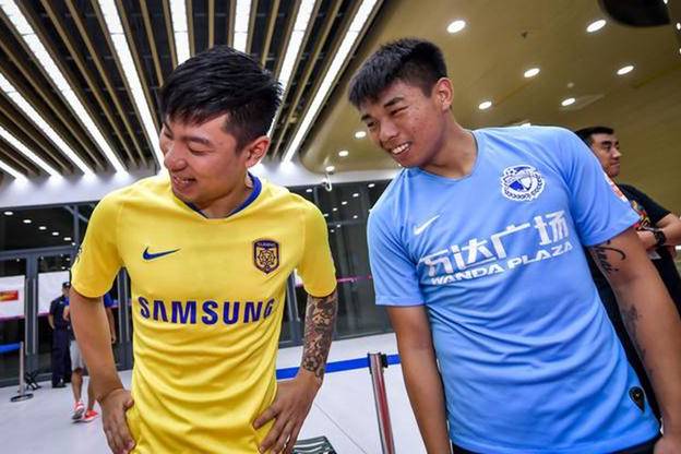 原创 贝大师若用李帅换何超,无异于自断一臂!大连人左路或就此瘫痪