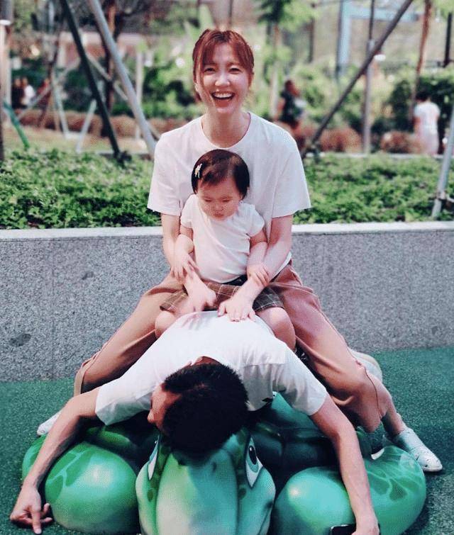 原创 28岁歌手吴若希官宣二胎,为丈夫未婚生女,苦等半年才入豪门