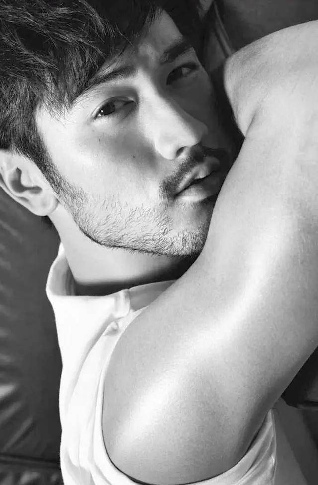 原创 高以翔:曾经为拍写真3周减肥5公斤,所拍写真如今在网上售卖3万多