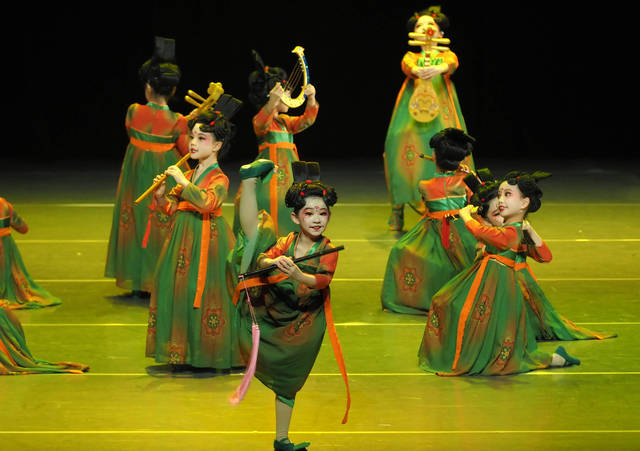 上海老年舞蹈团招生_上海老年舞蹈培训班收费_上海老年大学舞蹈班