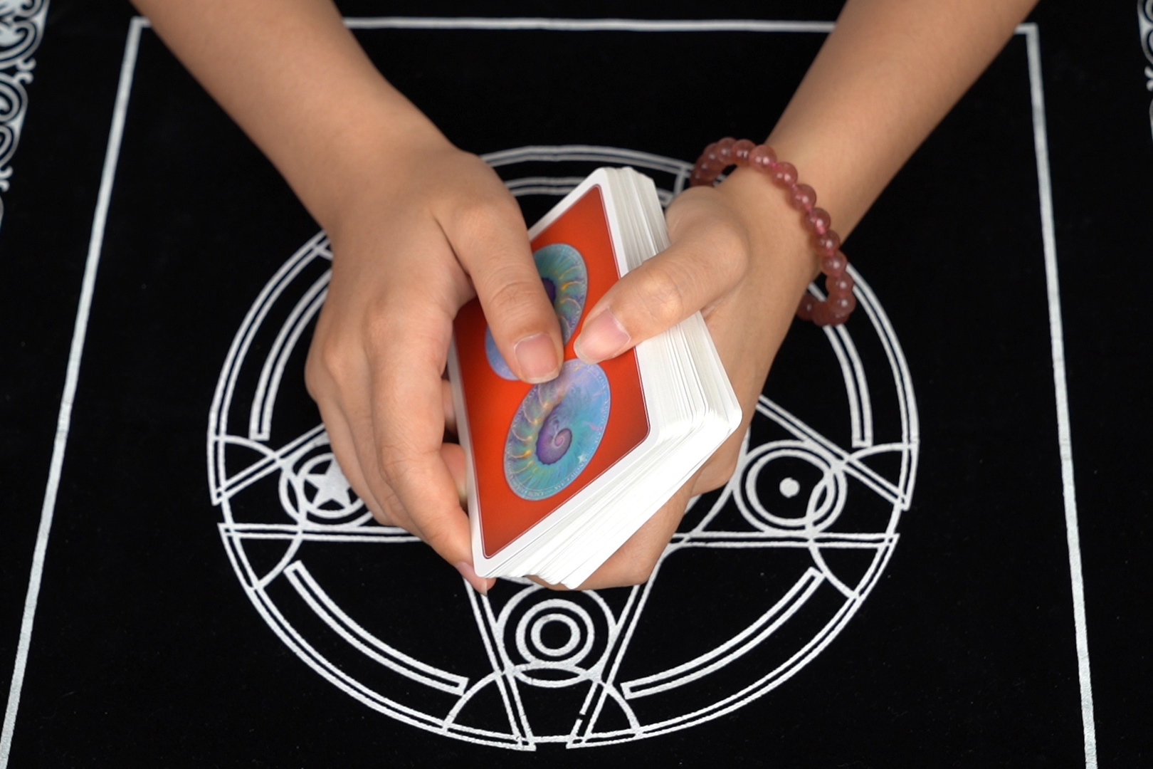 锦鲤塔罗:2020年6月白羊座和金牛座感情月运势,对一切保持信心