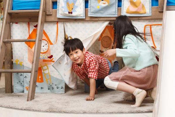 原创 孩子捉迷藏,从"藏头露脚"到藏住全身,心理发展经历三个阶段