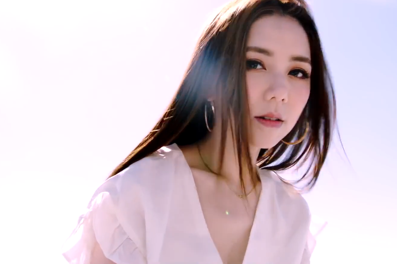 e.m. 邓紫棋-《多美丽》在线撩人!