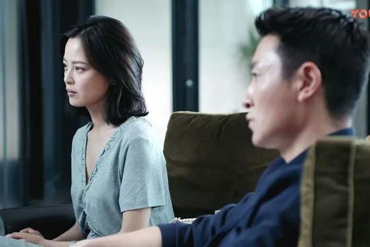 是一个不太聪明的女人,如今他事业有成,年薪百万,可徐悦却不识好歹