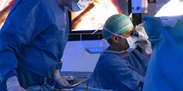 做开颅手术吹萨克斯，意大利老哥真的不一般