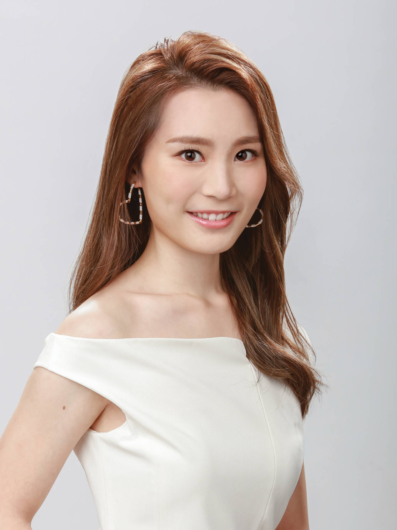 2021年7月20日,香港,《2021香港小姐》竞选决赛到临之际,大会发放佳丽