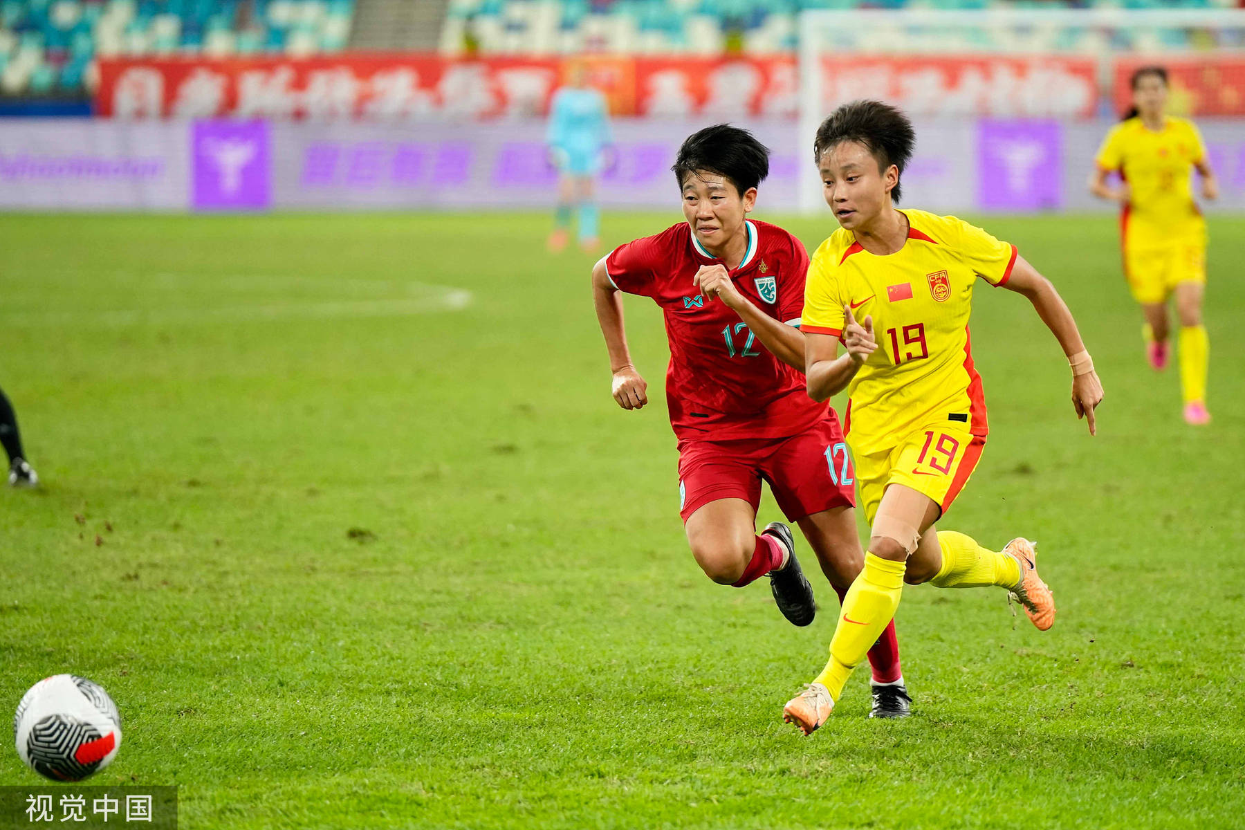 奥预赛中国女足vs泰国张琳艳带球突破