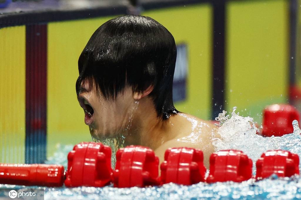 组图男子1500米自由泳费立纬泳帽脱落也夺冠