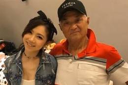 邓紫棋晒照悼念外公“我会一直想念你”