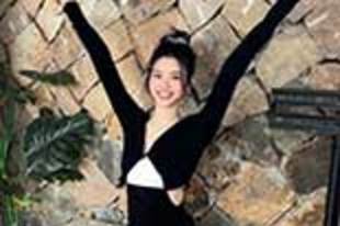 奚梦瑶秀窈窕身材 产二胎后仍性感热辣