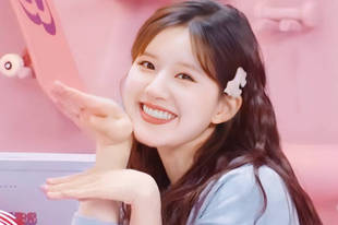 赵露思直播挑战鬼脸