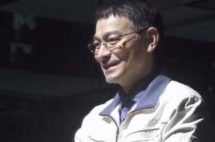 61岁刘德华全素颜出镜 头发花白老态尽显