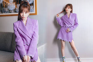 王心凌紫色短裙美腿修长