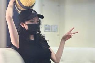 杨幂飞香港为女儿庆祝生日 带小糯米逛街