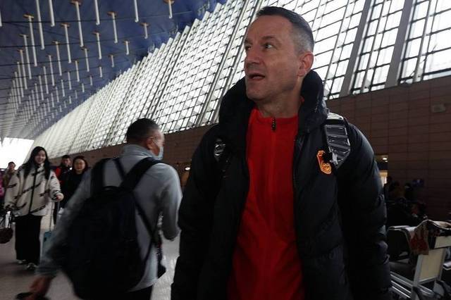 国足启程出征亚洲杯 扬科维奇踌躇满志