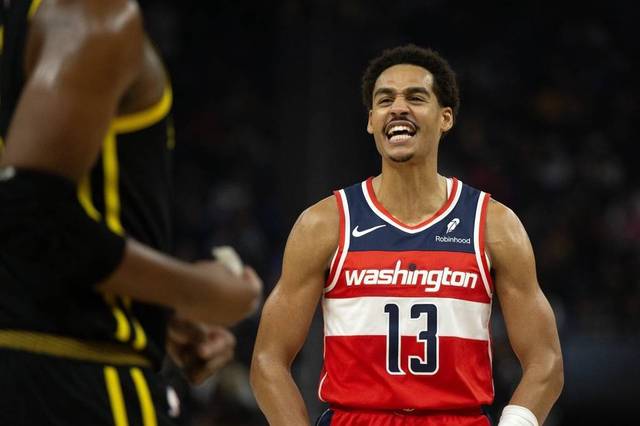 NBA-勇士胜奇才 普尔重回故地振臂怒吼