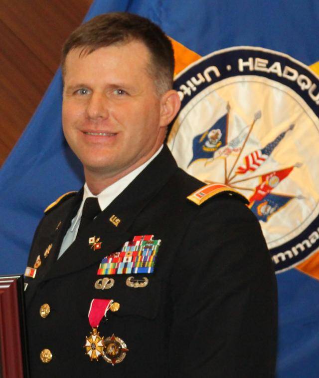 美军的准尉军衔很特别,从肩章上很难区分,在战场上你能一眼认出他们吗