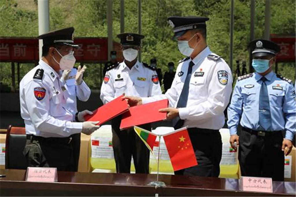 捐赠方代表,吴勇军同志在致辞