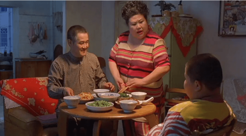 比如跟刘国权导演合作了《减肥旅行团》跟张艺谋导演合作了《活着》