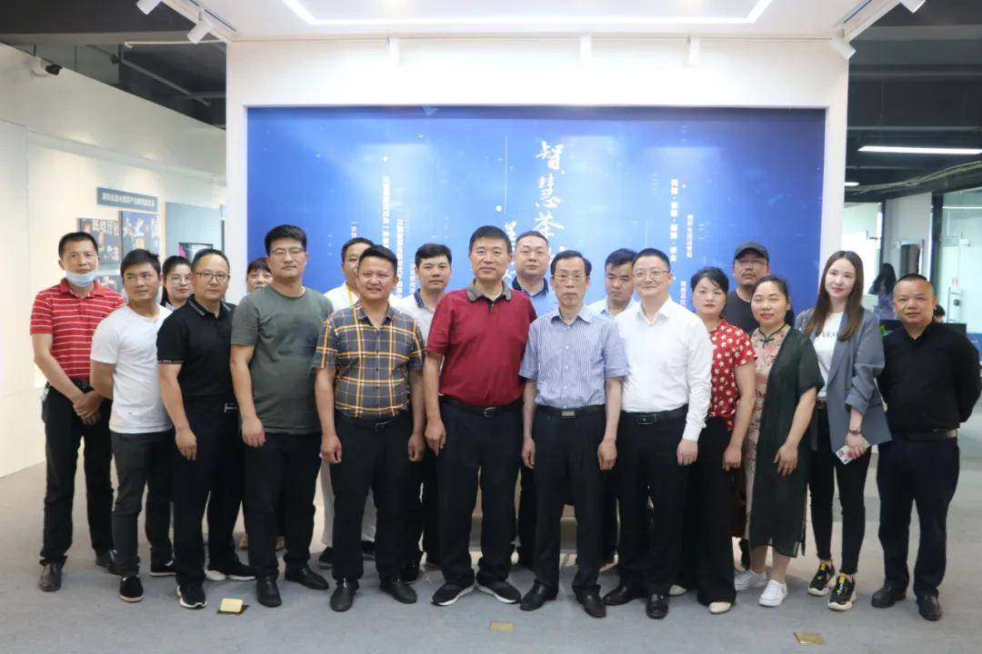 黑茶产业研究院圆满举办社团组织管理暨茶产业区块链平台讲座