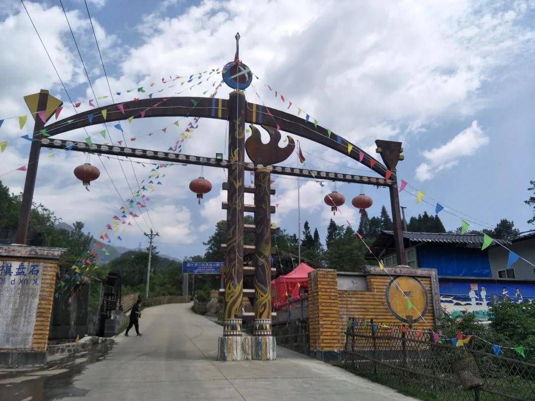 腾冲滇滩镇:民族团结之花绚丽绽放