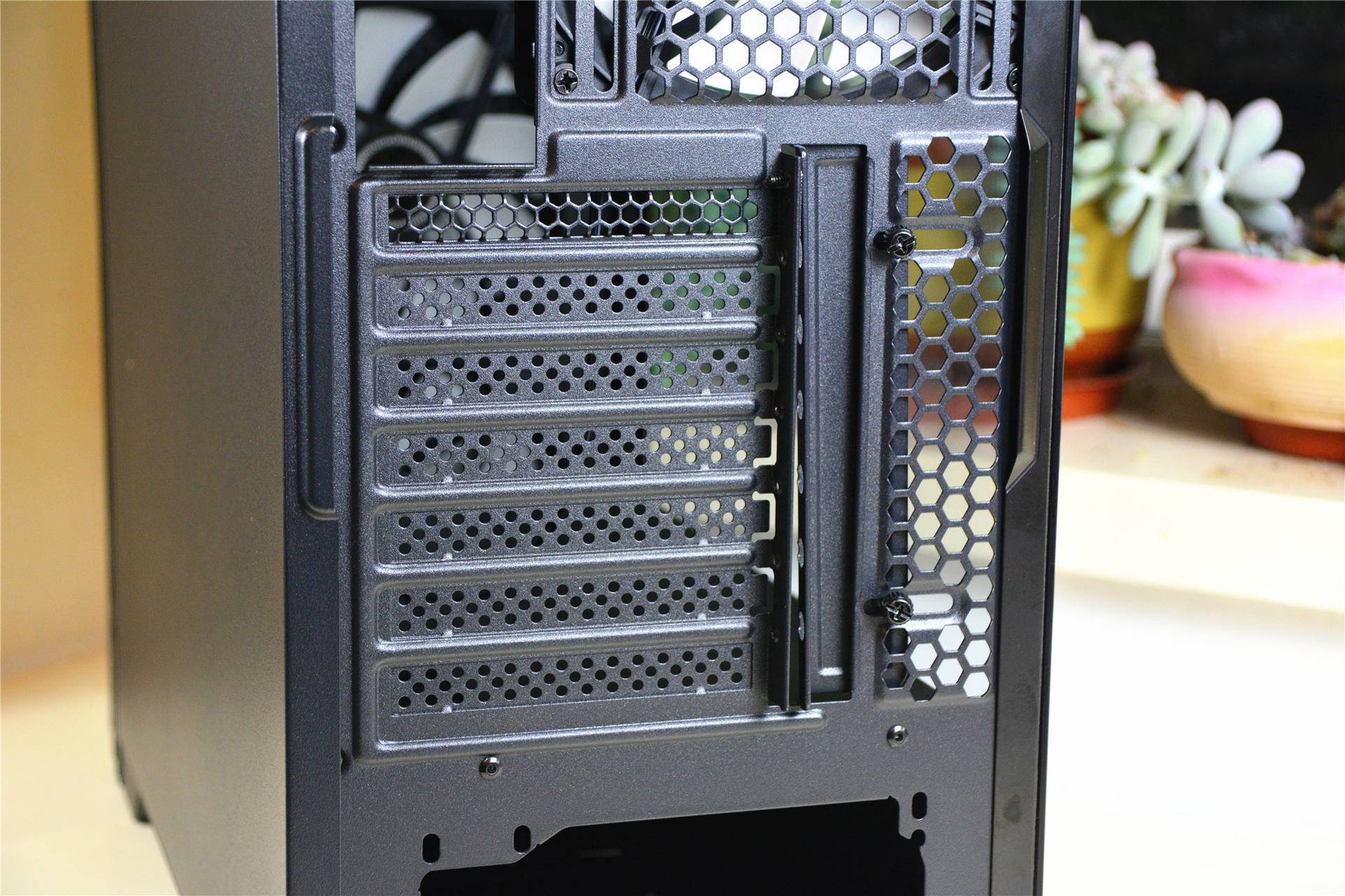 小白装机,以为是办公电脑,实际则留了很大的升级空间