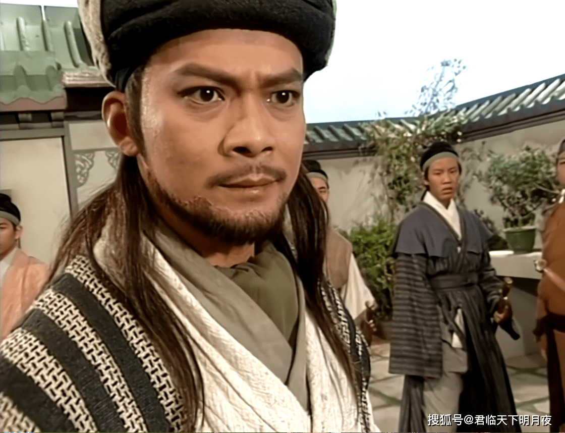 丐帮中不弱于打狗棒的信物,就算帮主不在,也可号令全帮弟子