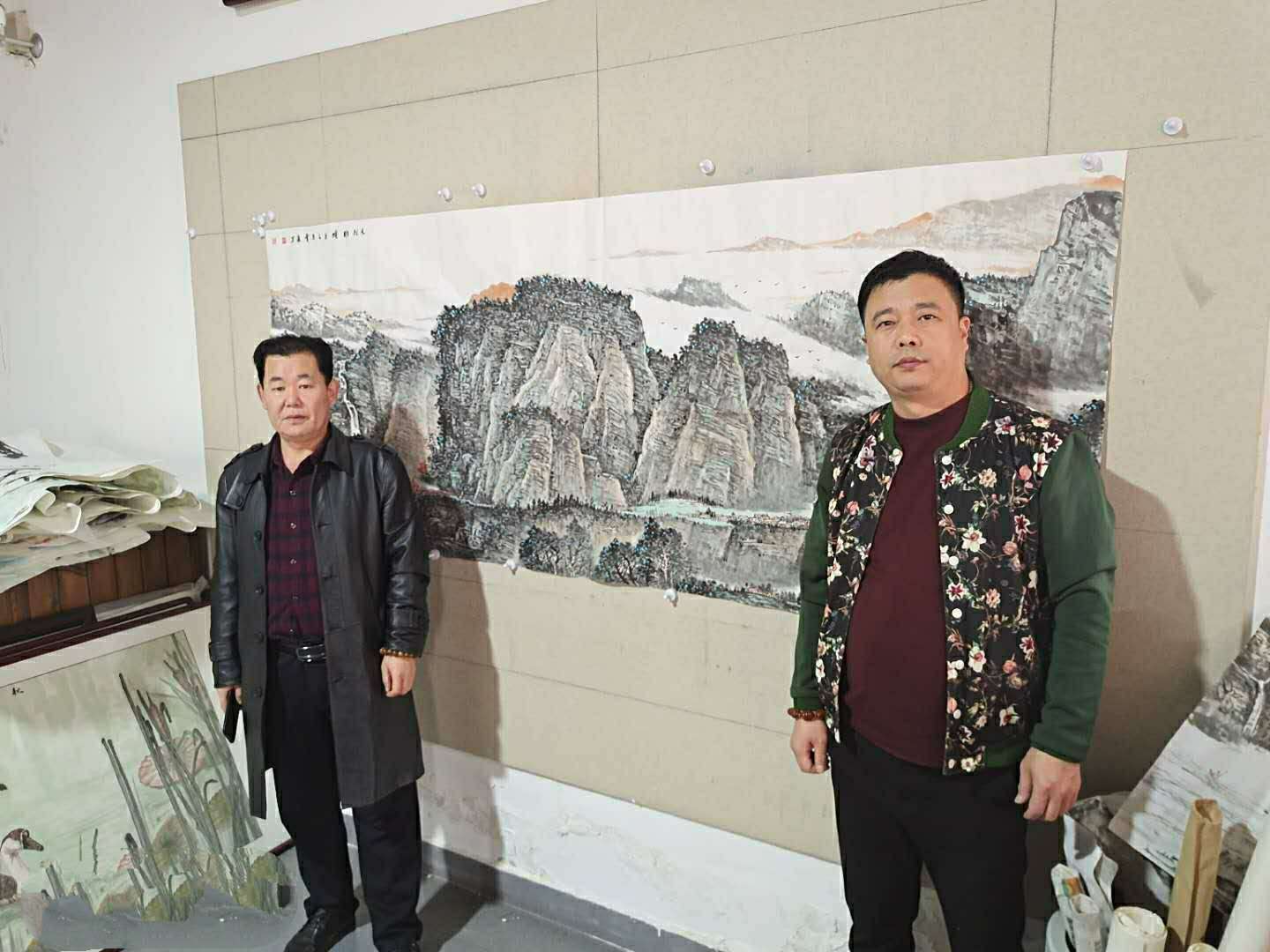 4月25日,顺心阁书画院在院长隋新的带领下,号召书画名家武仲时,曹鑫