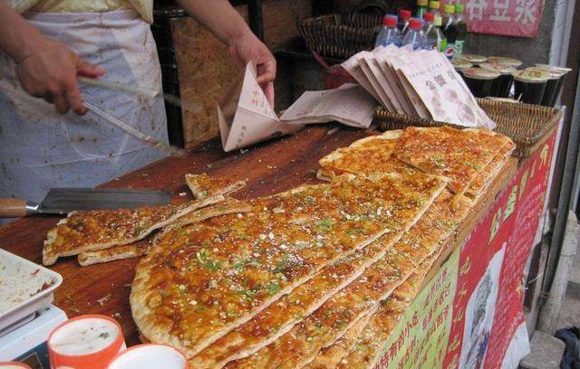 街头受欢迎的酱香饼自己在家就能做卫生又美味学会能摆摊