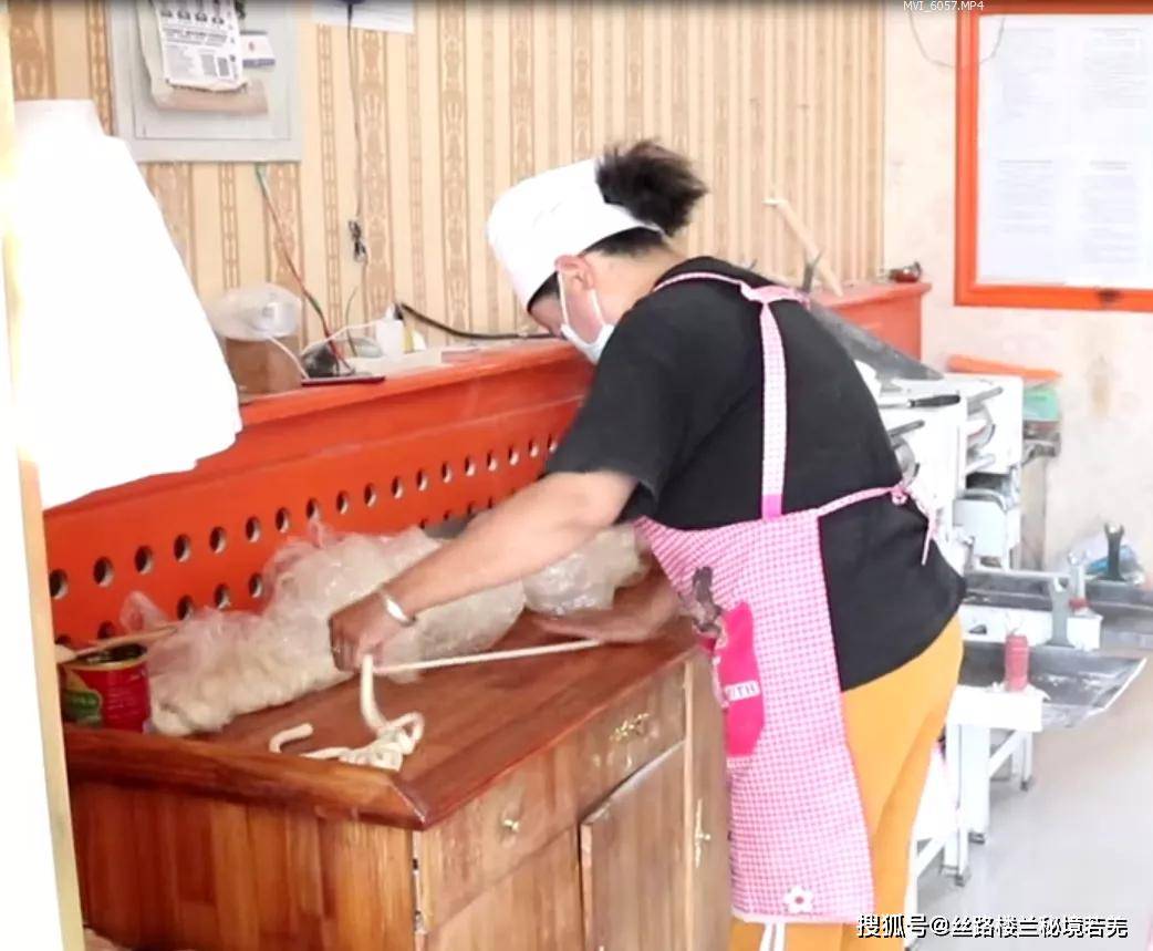 决战决胜脱贫攻坚67若羌镇小小切面店承载大梦想