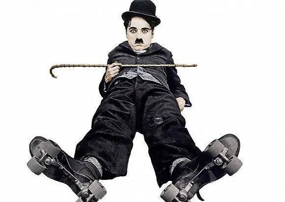 怀念卓别林那个迈着鸭步的背影