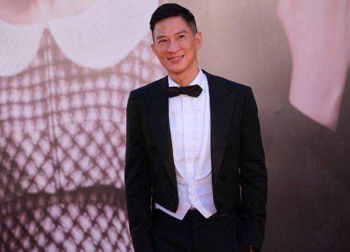 因戏生情爱上龙套哥,39岁嫁给小配角,后丈夫凭一剧7度称影帝