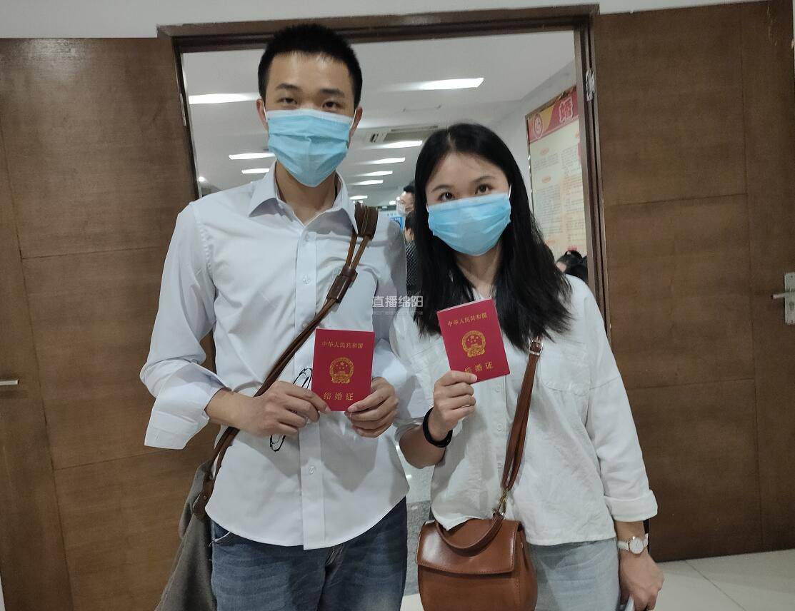 钟洪军说:"选择小满这个节气来办证,是对我们以后生活的一种期望吧