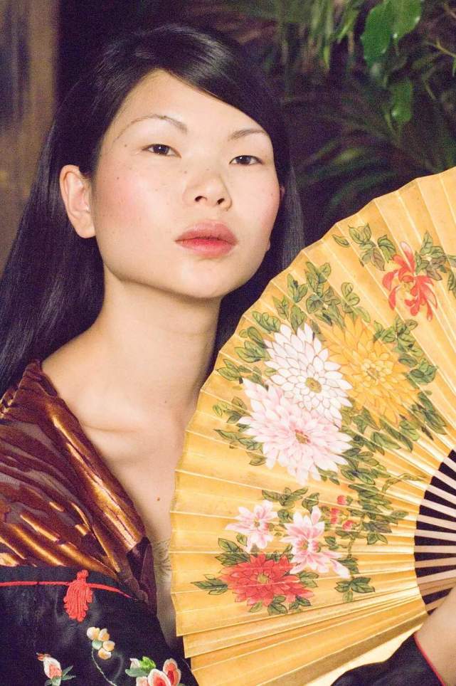 原创吕燕被称国内最丑超模却嫁法国豪门今8岁儿子超帅气