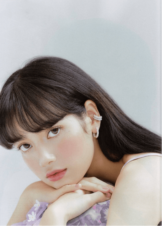 原创lisa真不愧是人间芭比可爱水晶果冻妆容满满少女气息