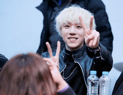 原创霸气主舞金钟仁泰民玩剪刀石头布就算了输了还用仙人掌惩罚