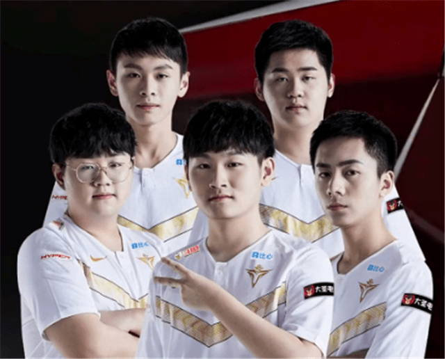 lpl转会期最无奈的战队,已有5人离队,夏季赛凑不起人了?_选手