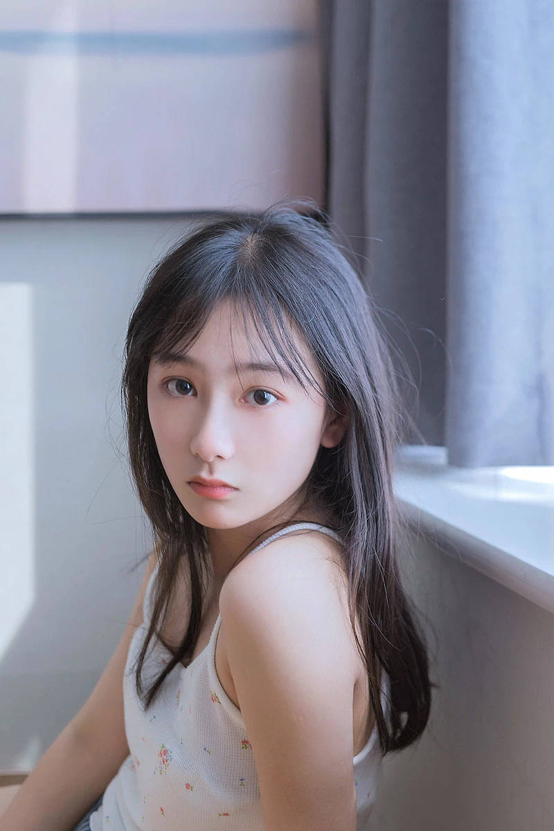 楚楚动人!邻家小妹