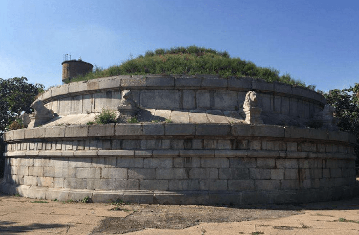 原创看了孙中山先生陵墓,再看袁世凯墓地,简直一个天上一个地下!