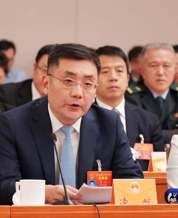 全国人大代表凌屹呼吁深入实施江海联动开发