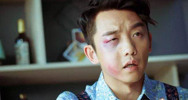 "渣男祖师爷"郑凯与苗苗晒出结婚照,不少网友哭诉青春结束了