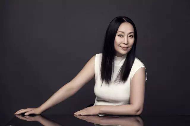 吴海燕: "我不是设计衣服, 我是在设计生活.