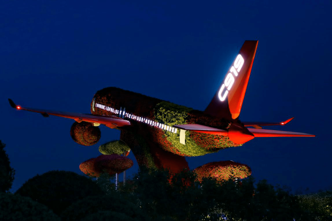 花团锦簇庆"5·18"经洽国际盛会,飞机花坛扮靓精彩临空!