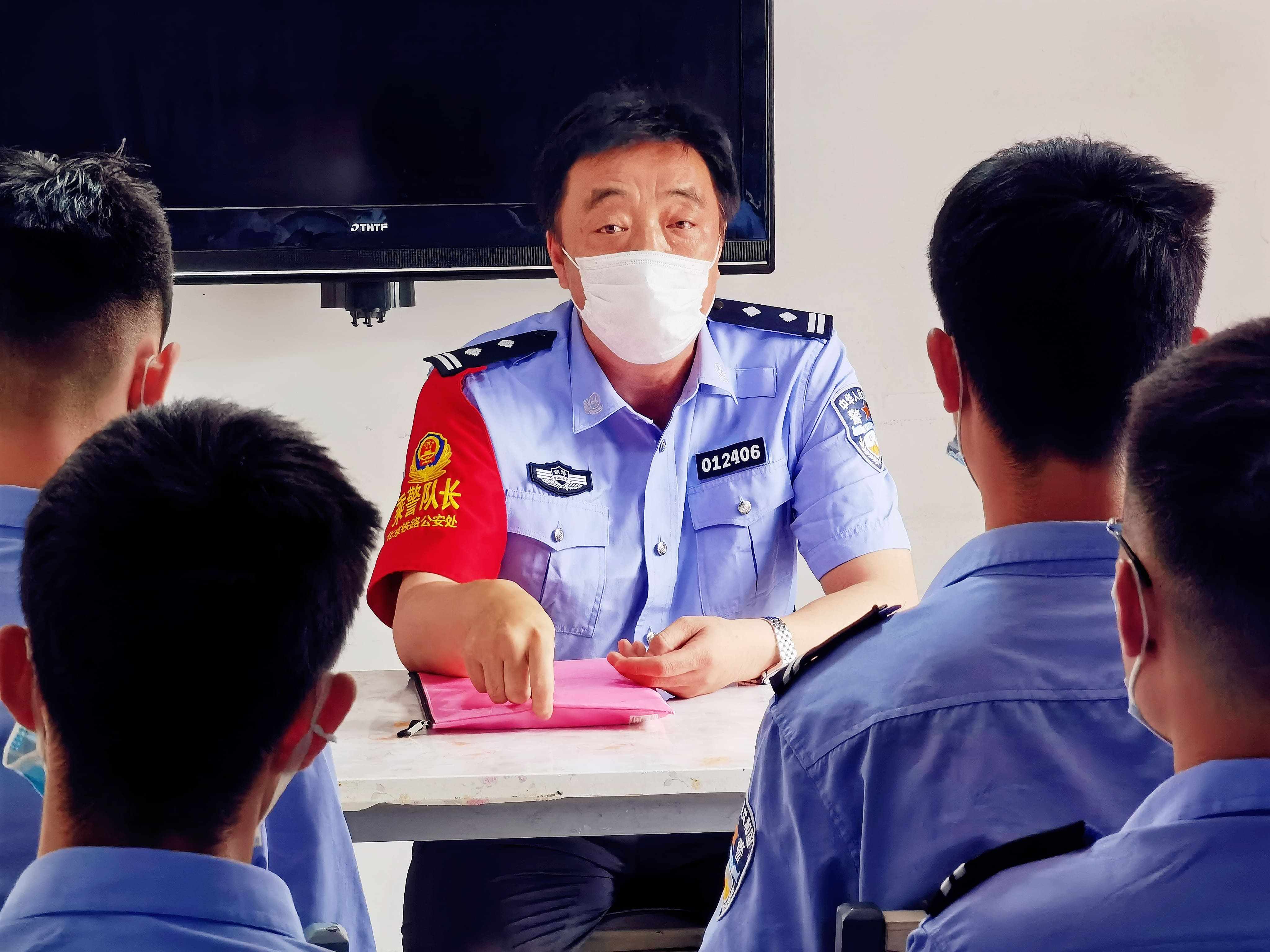 北京铁警对乘务辅警开展业务培训