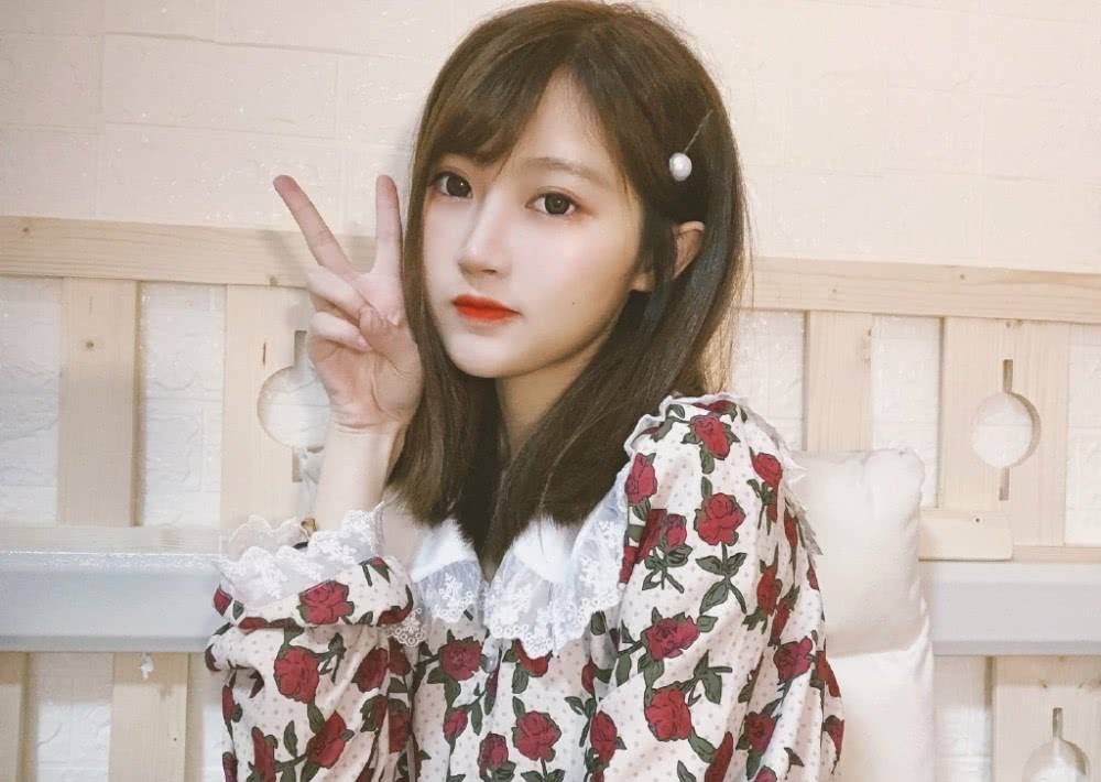 所以有时什么情况都可能发生,近日,snh48成员谢艾琳在直播时就发生了