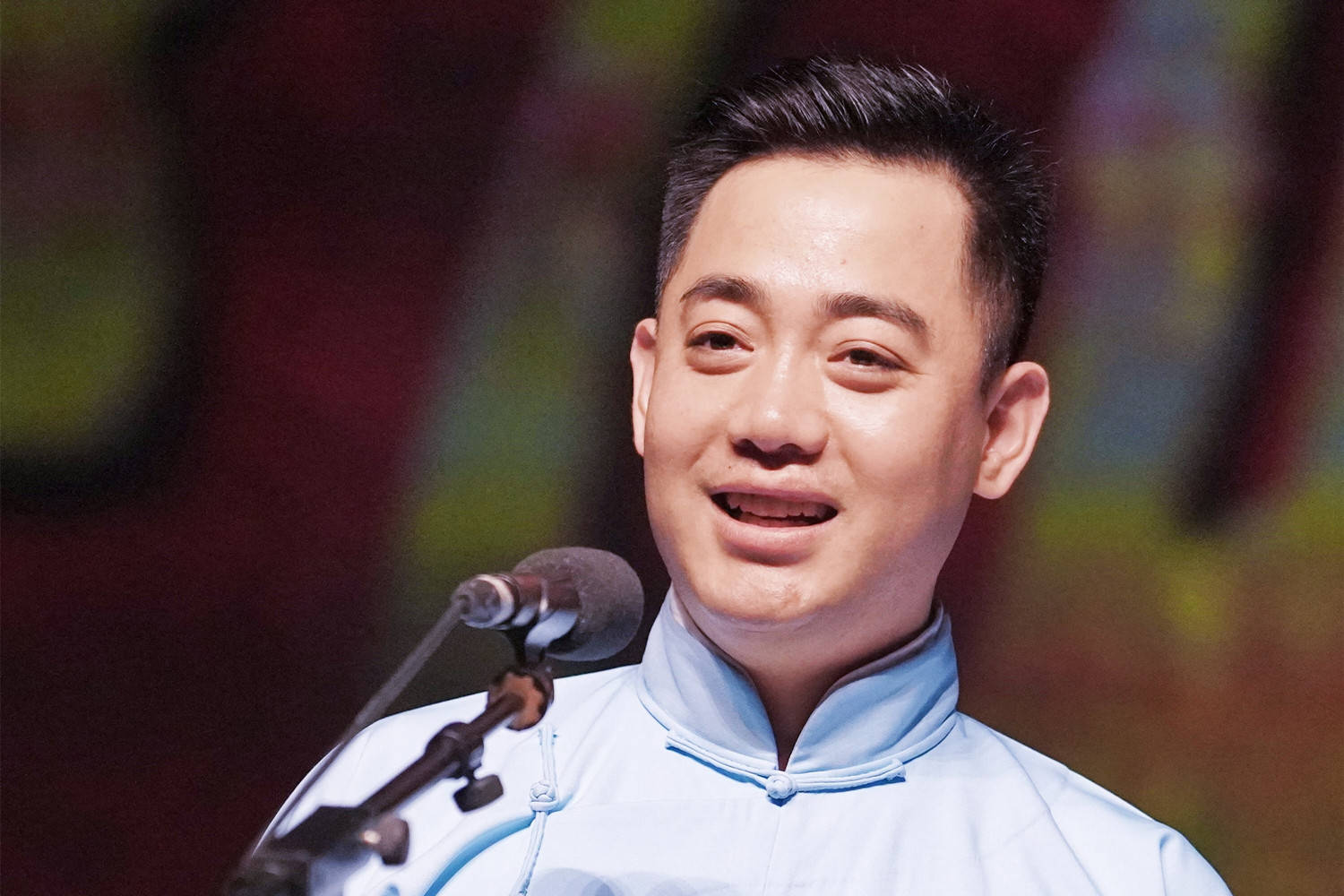 德云社并非所有人一帆风顺,也有高开低走之人,当红小生变路人