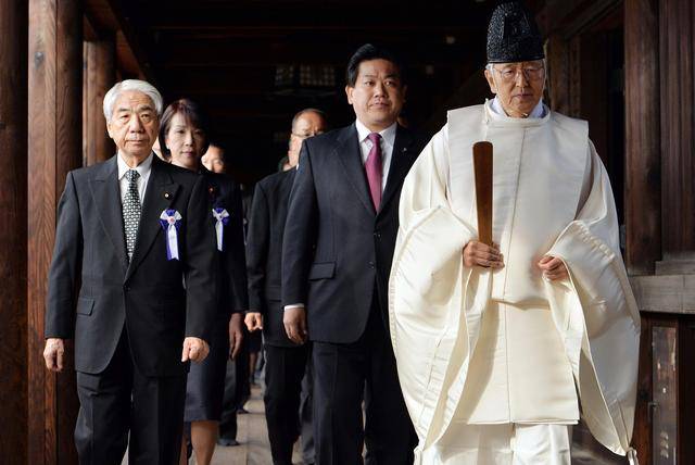 日本多任首相公然参拜靖国神社.