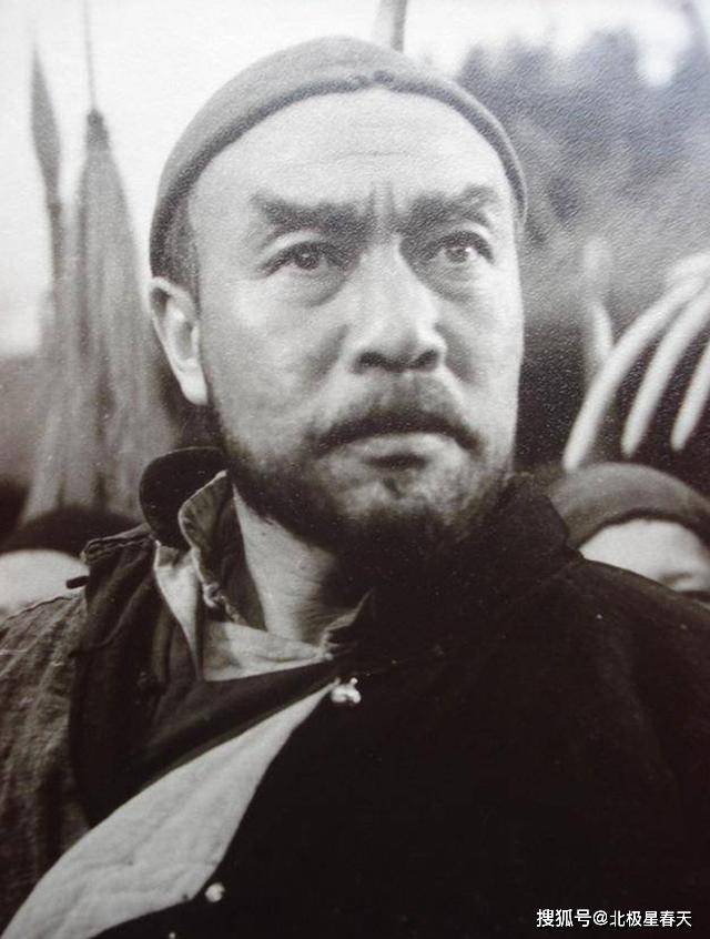 使他成功塑造了《红旗谱》中的朱老巩,朱老忠父子俩的艺术形象,展现了